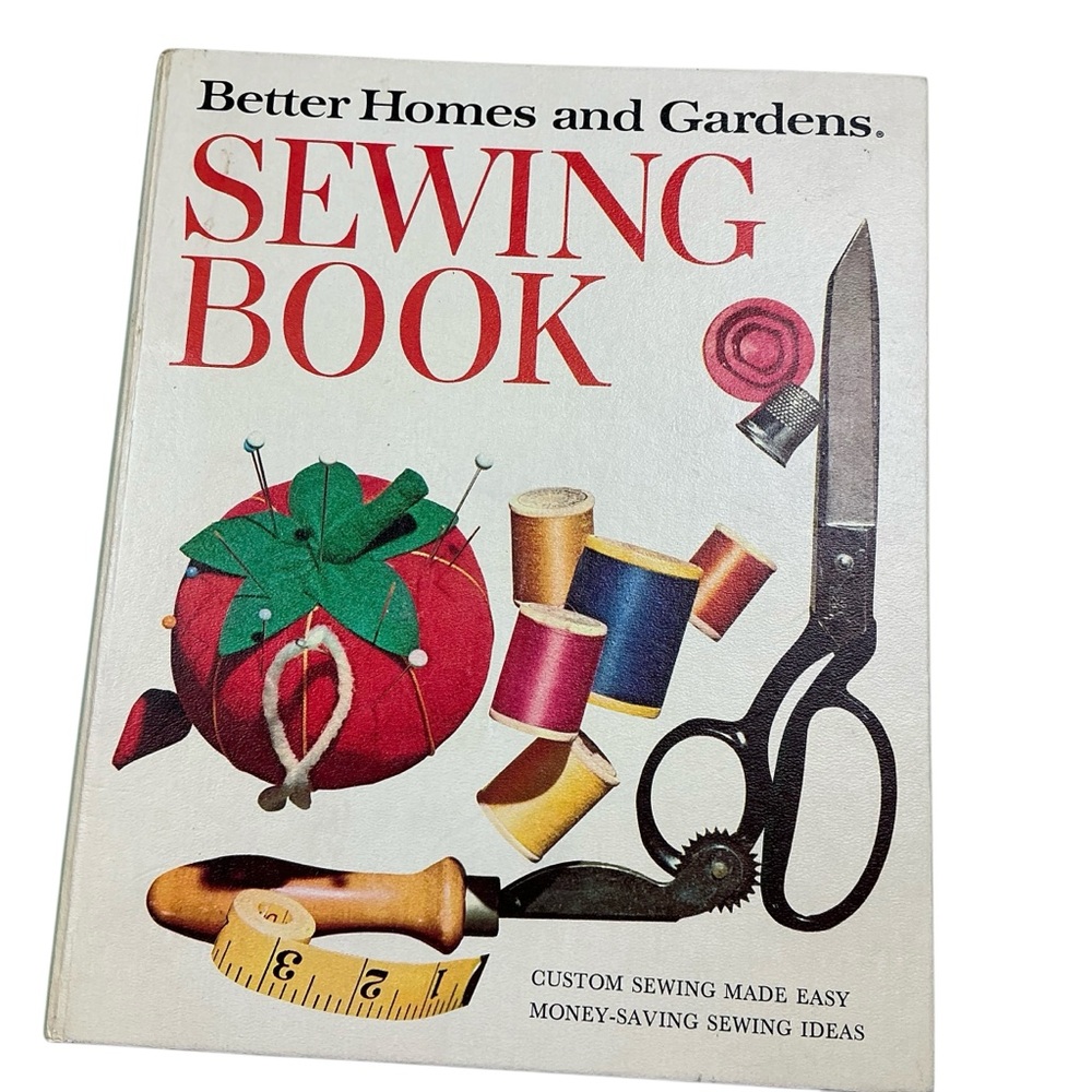 Vintage 1970 Better Homes & Gardens hardcover sewing book with ring binder USA